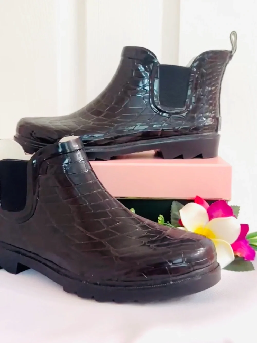 FOREVER YOUNG ~ Women’s black embossed all weather utility rain booties size 8